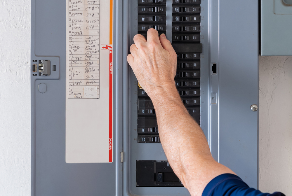 B powered - electrician in new orleans -post lamp - residential electrician new orleans