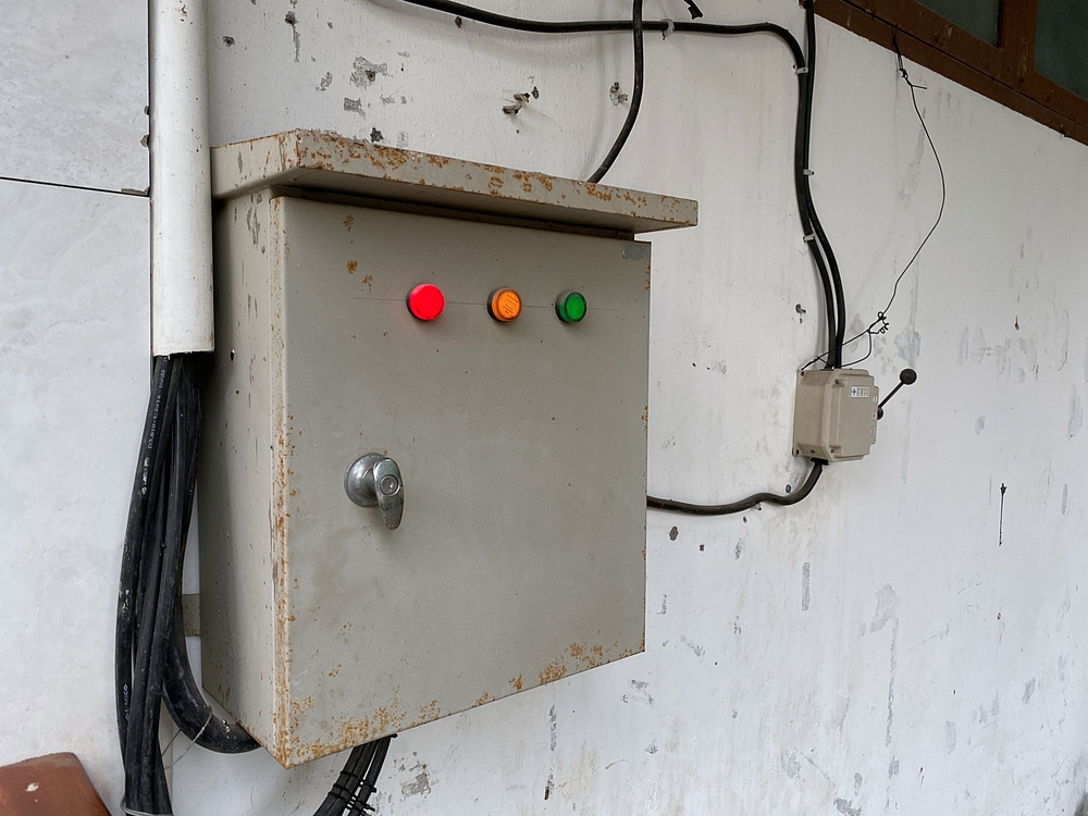How to Know If Your Electrical Panel Is Outdated - electrician in new orleans - b powered electric